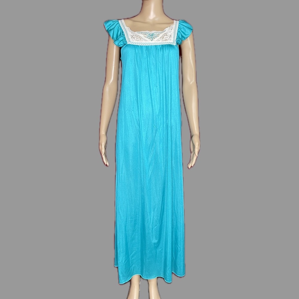 Vintage 80’s Vandemere Pretty Embroidered Lace Long Modest Nightgown Small